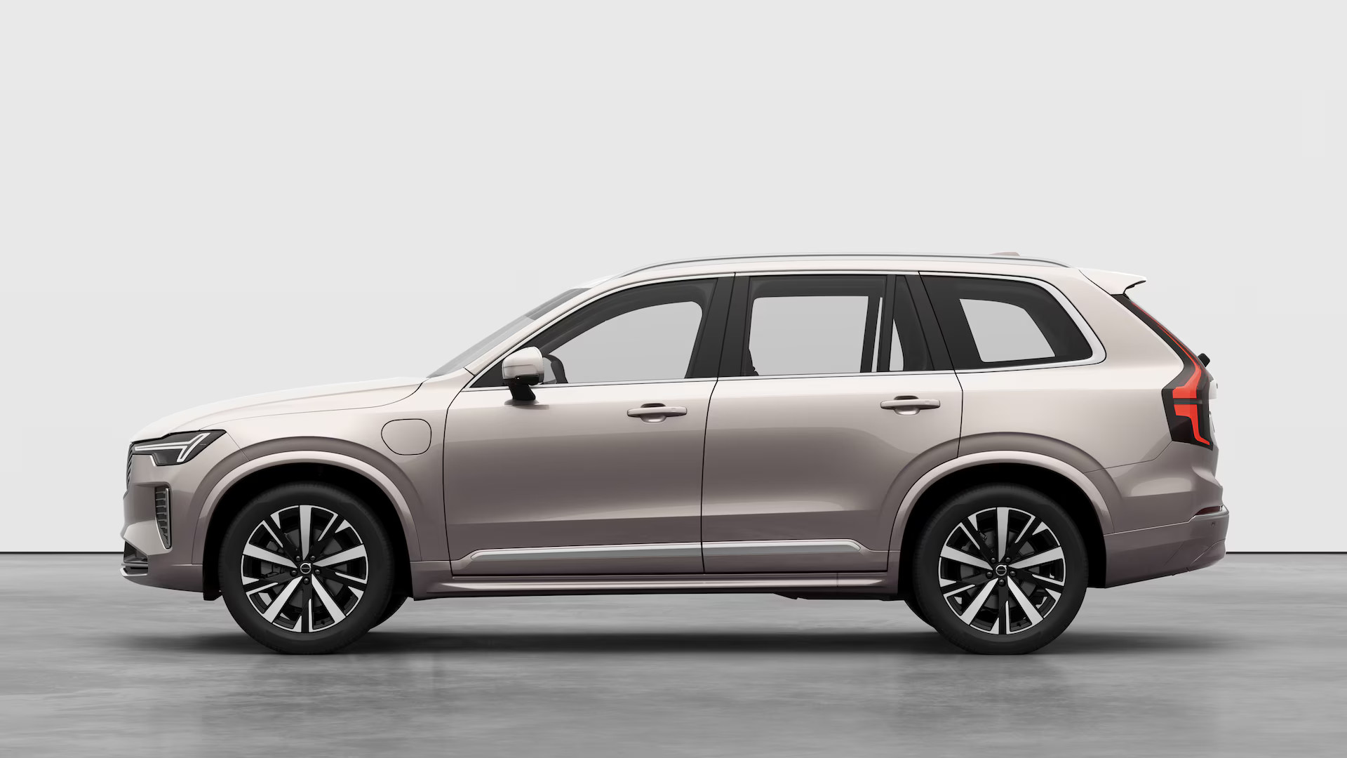 2025.5_XC90 T8 Core_736_BrightDusk_exterior-studio-Left-Profile