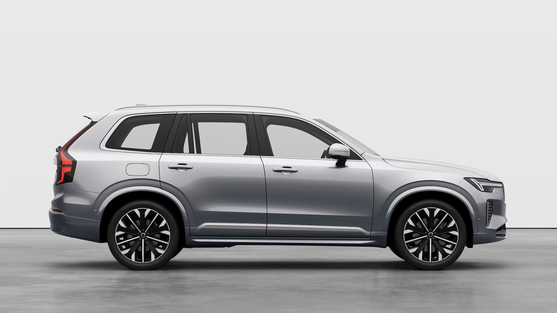 2025.5_XC90 T8 Ultra-21in-Alloy_735_Silver_Dawn_exterior-studio-Right-Profile 2025.5_XC90 T8 Ultra - Silver Dawn