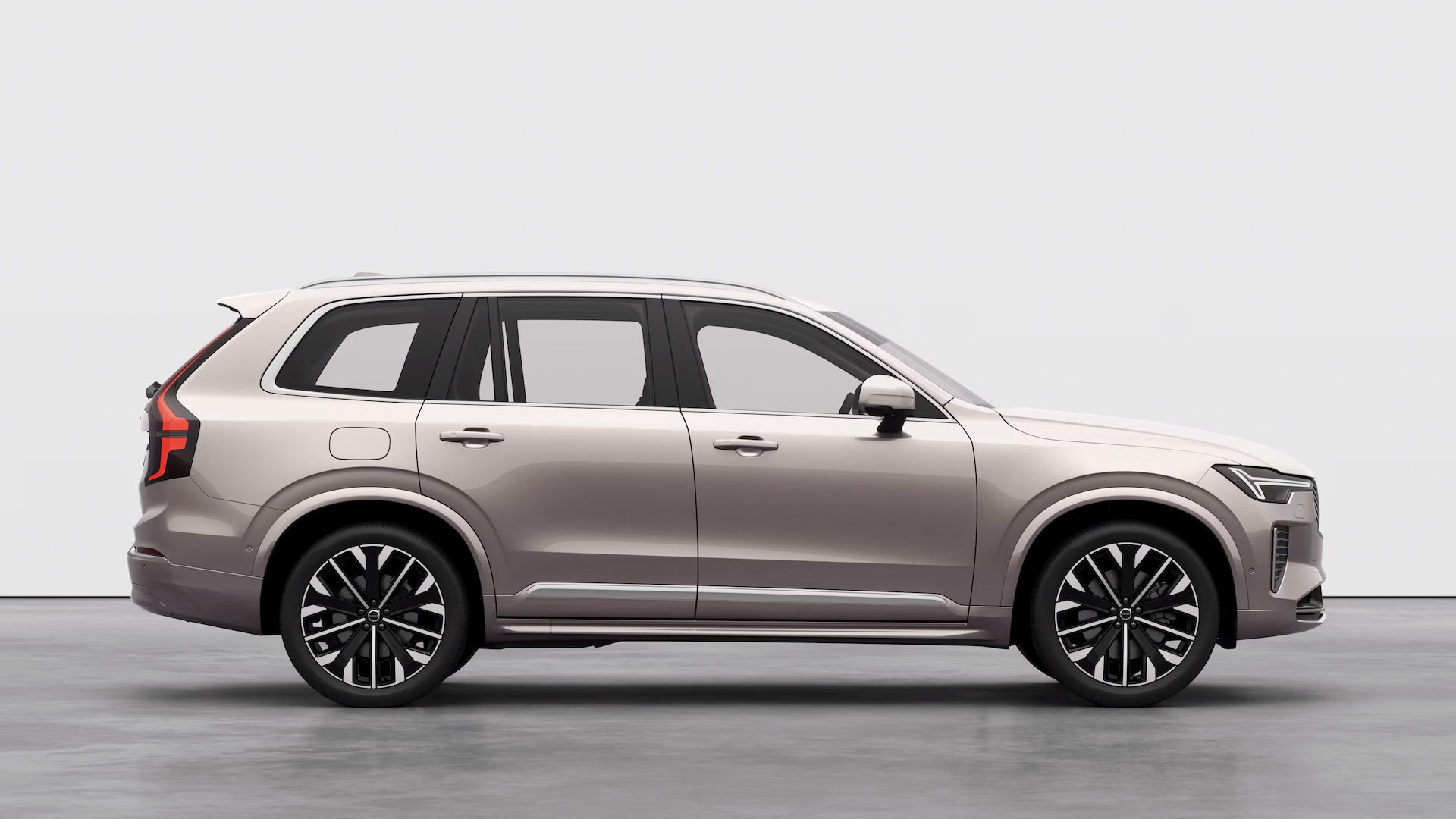 2025.5_XC90-T8-Ultra-21in-Alloy_736_Bright-Dusk_exterior-studio-Right-Profile 2025.5_XC90 T8 Ultra - Bright Dusk