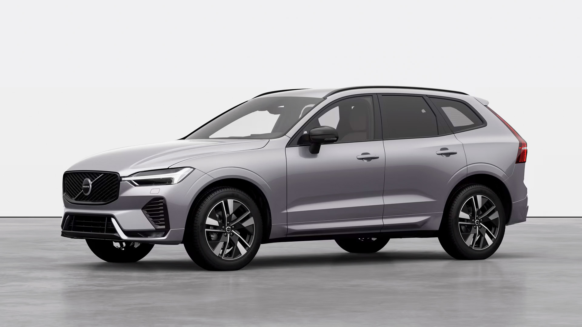 2026_XC60-B5-Plus_Aurora-Silver-745_exterior-studio-threeQuartersFrontLeft