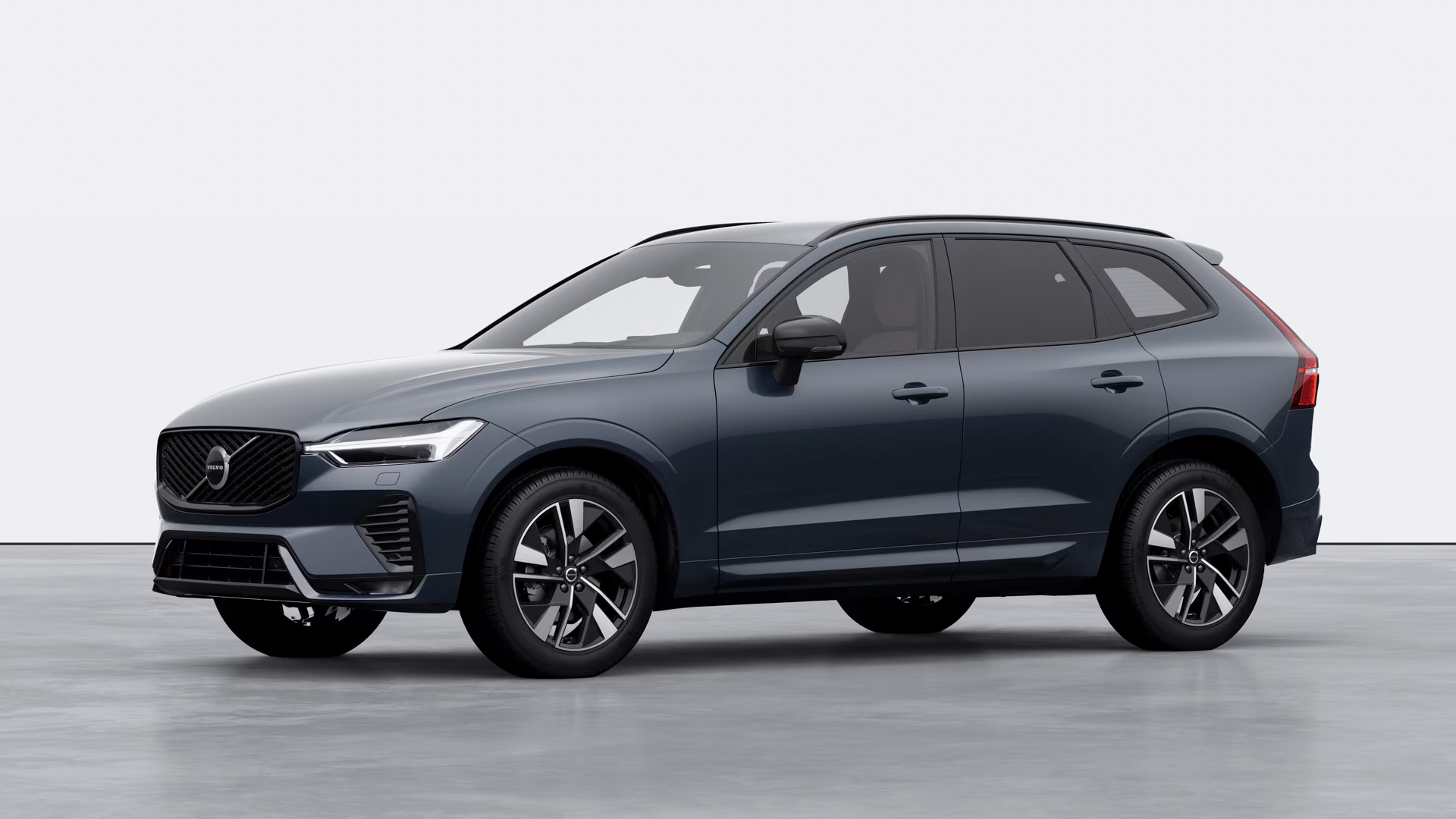 2026_XC60-B5-Plus_Denim-Blue_723_exterior-studio-threeQuartersFrontLeft