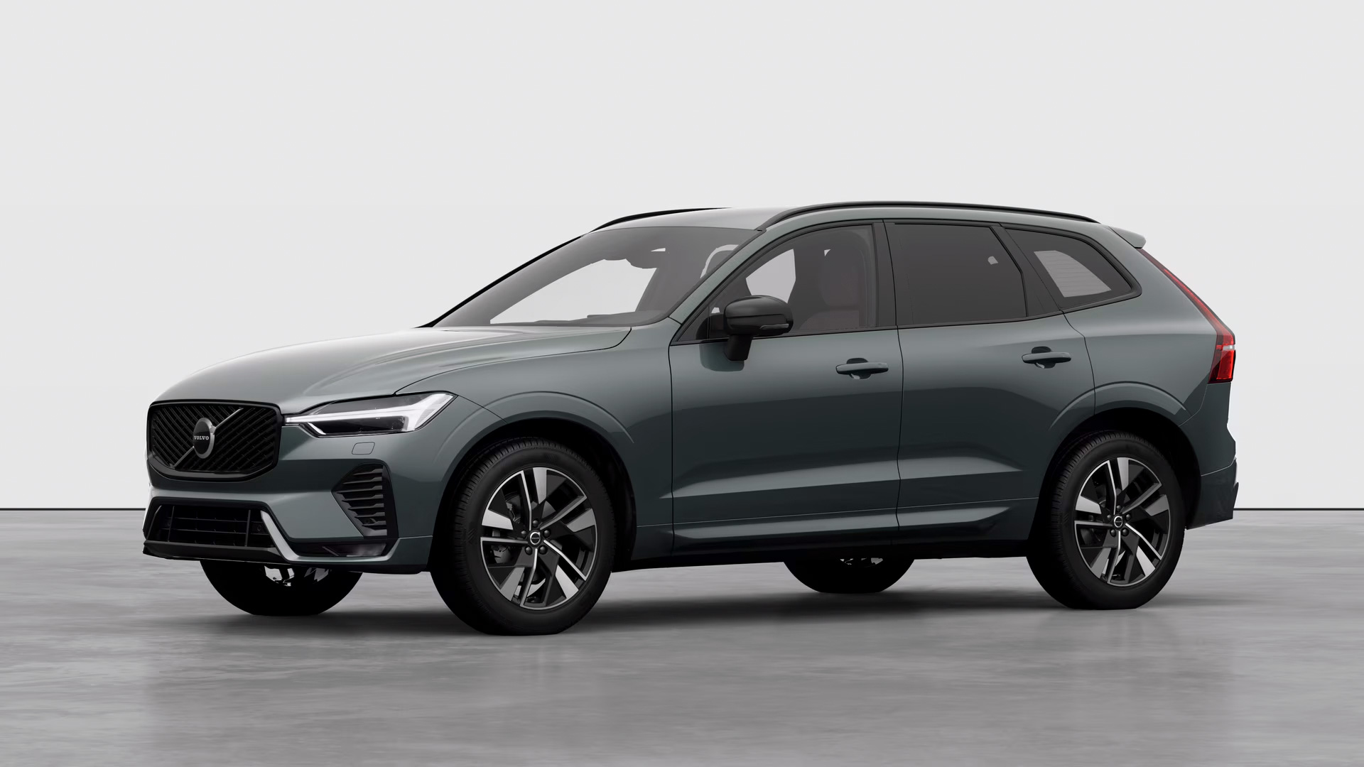 2026_XC60-B5-Plus_Forest-Lake-746-exterior-studio-threeQuartersFrontLeft