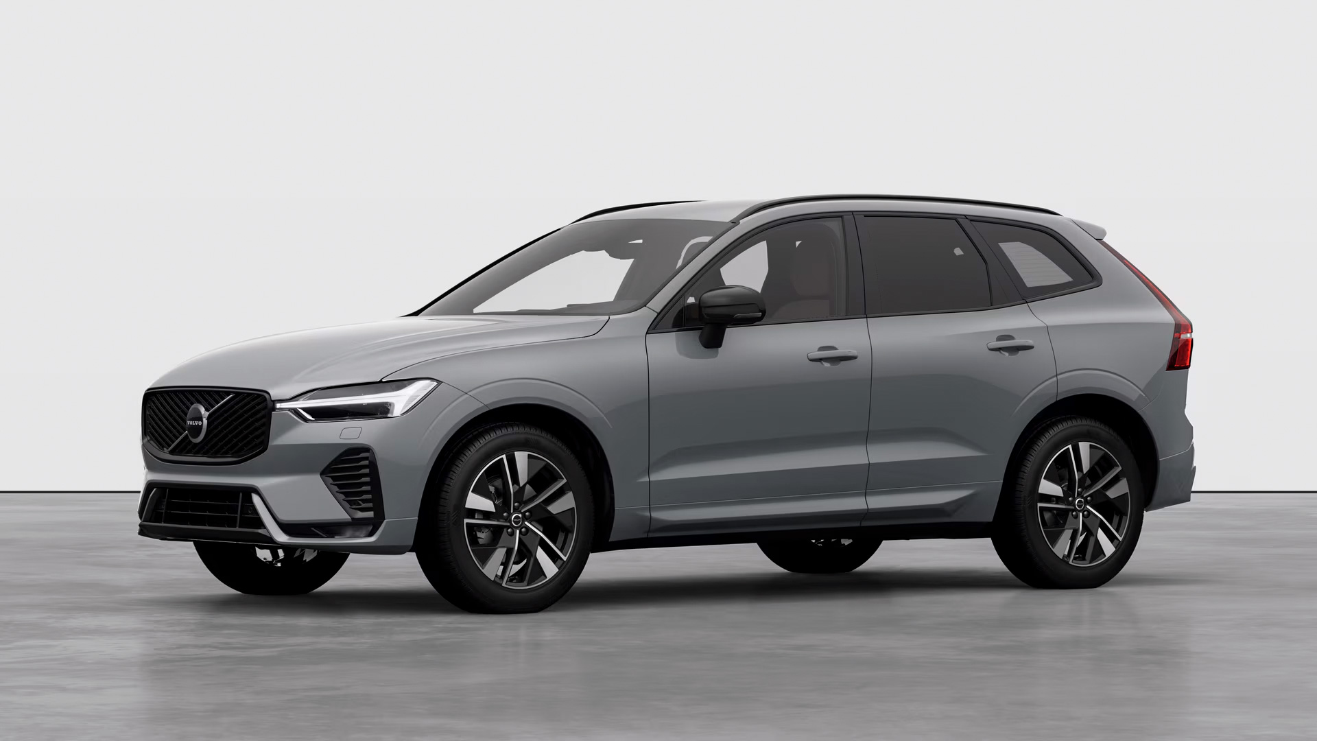 2026_XC60-B5-Plus_Vapour-Grey-740_exterior-studio-threeQuartersFrontLeftt