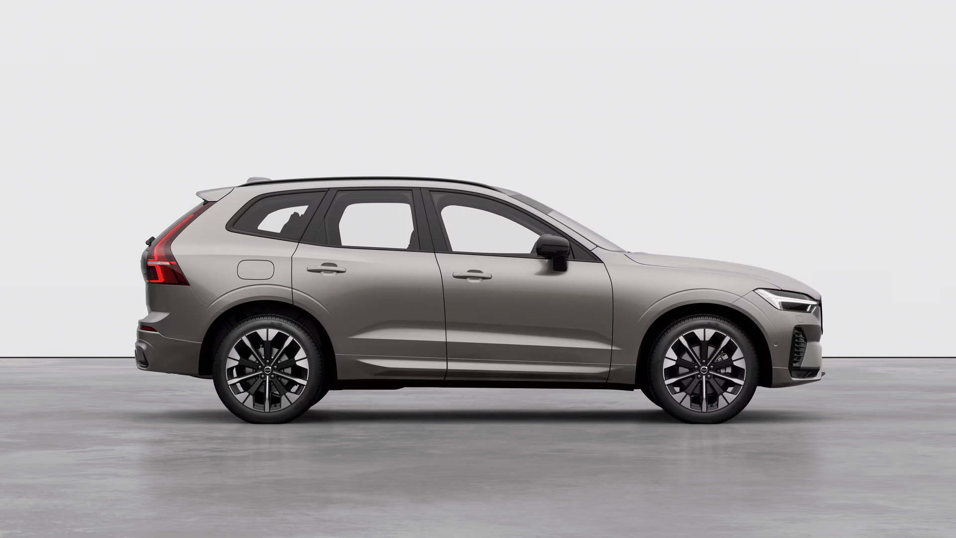 2026_XC60-B5-Ultra_Bright-Dusk_736_exterior-studio-right