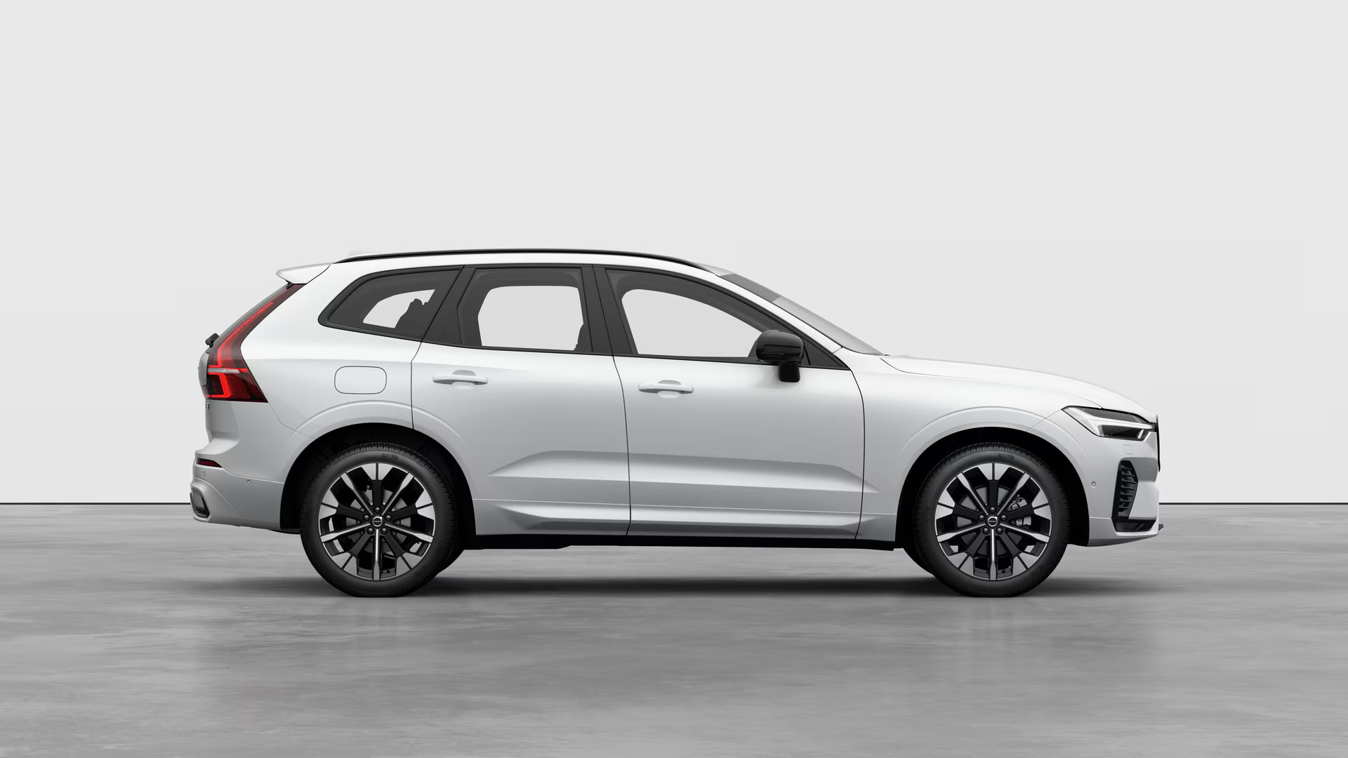 2026_XC60-B5-Ultra_Crystal White_707_exterior-studio-right