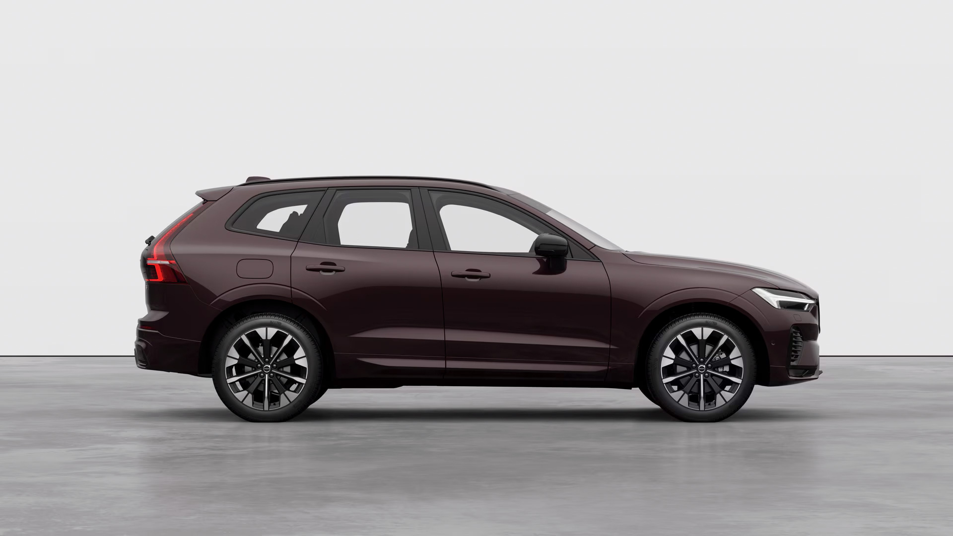 2026_XC60-B5-Ultra_Mulberry-Red_739_exterior-studio-right