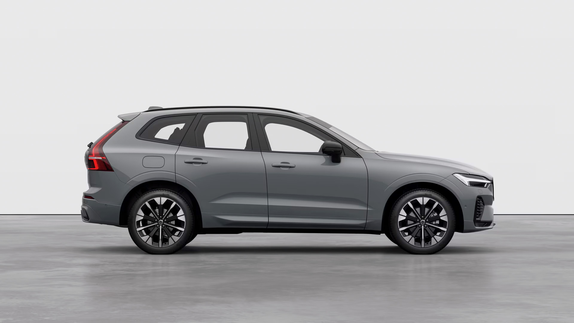 2026_XC60-B5-Ultra_Vapour-Grey_740_exterior-studio-right