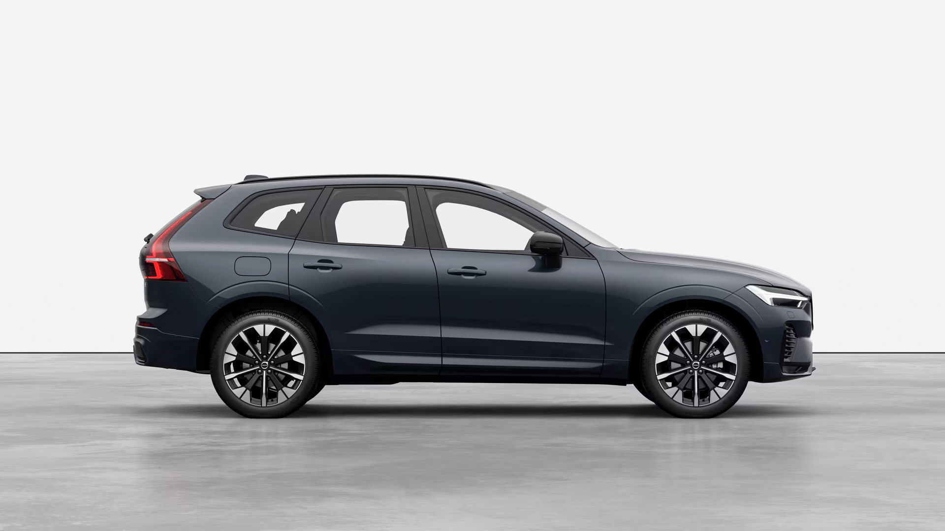 2026_XC60_B5-Ultra_Denim-Blue_723_exterior-studio-right
