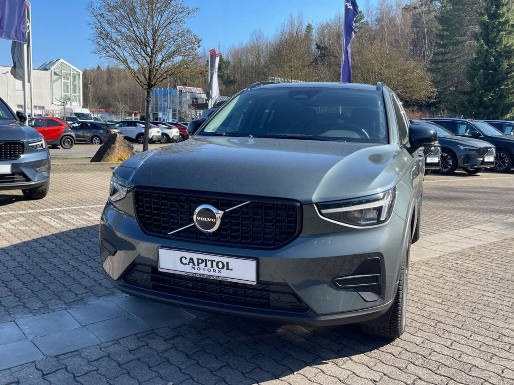 2026 Volvo XC40 B4 FWD Core - Forest Lake Metallic