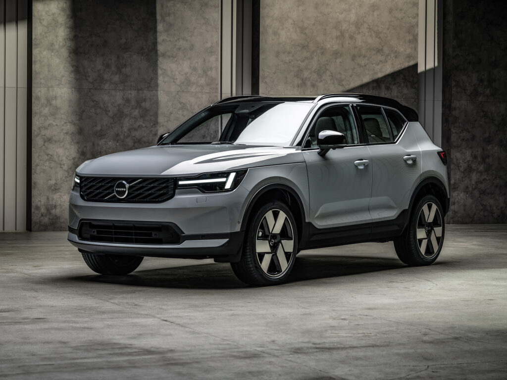 2028 Volvo XC40 B5 Vapour Grey