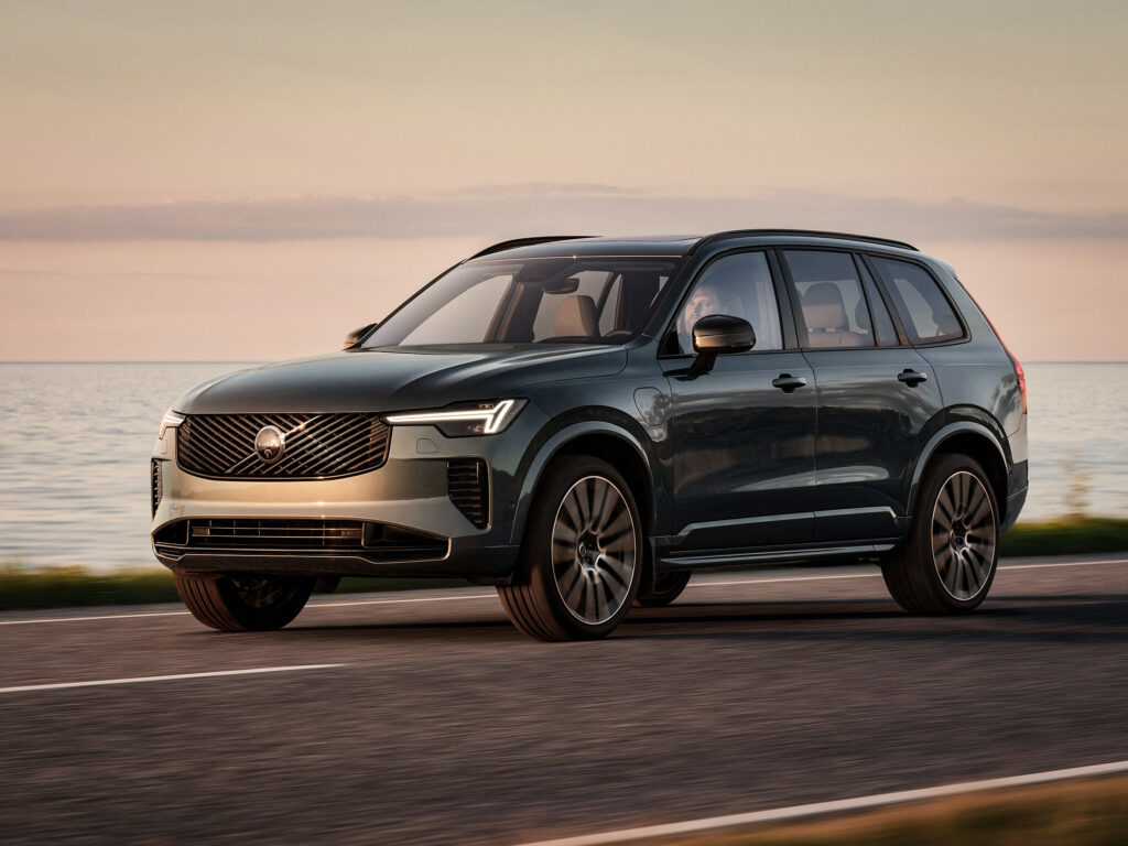 2028 Volvo XC90 T8 Forest Lake Metallic